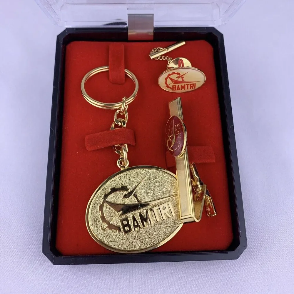 BAMTRI Beijing Aeronautical Manufacturing Gold Plated Tie Clip Pin Keychain VTG